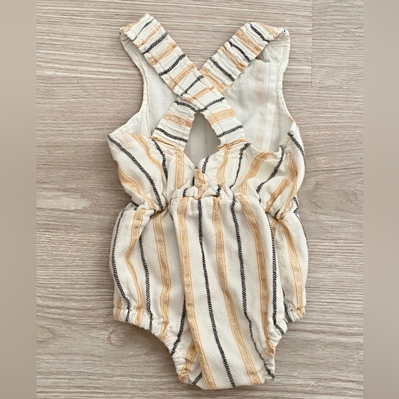 Old Navy Baby Girl Bundle 0-3m - Picture 6 of 6